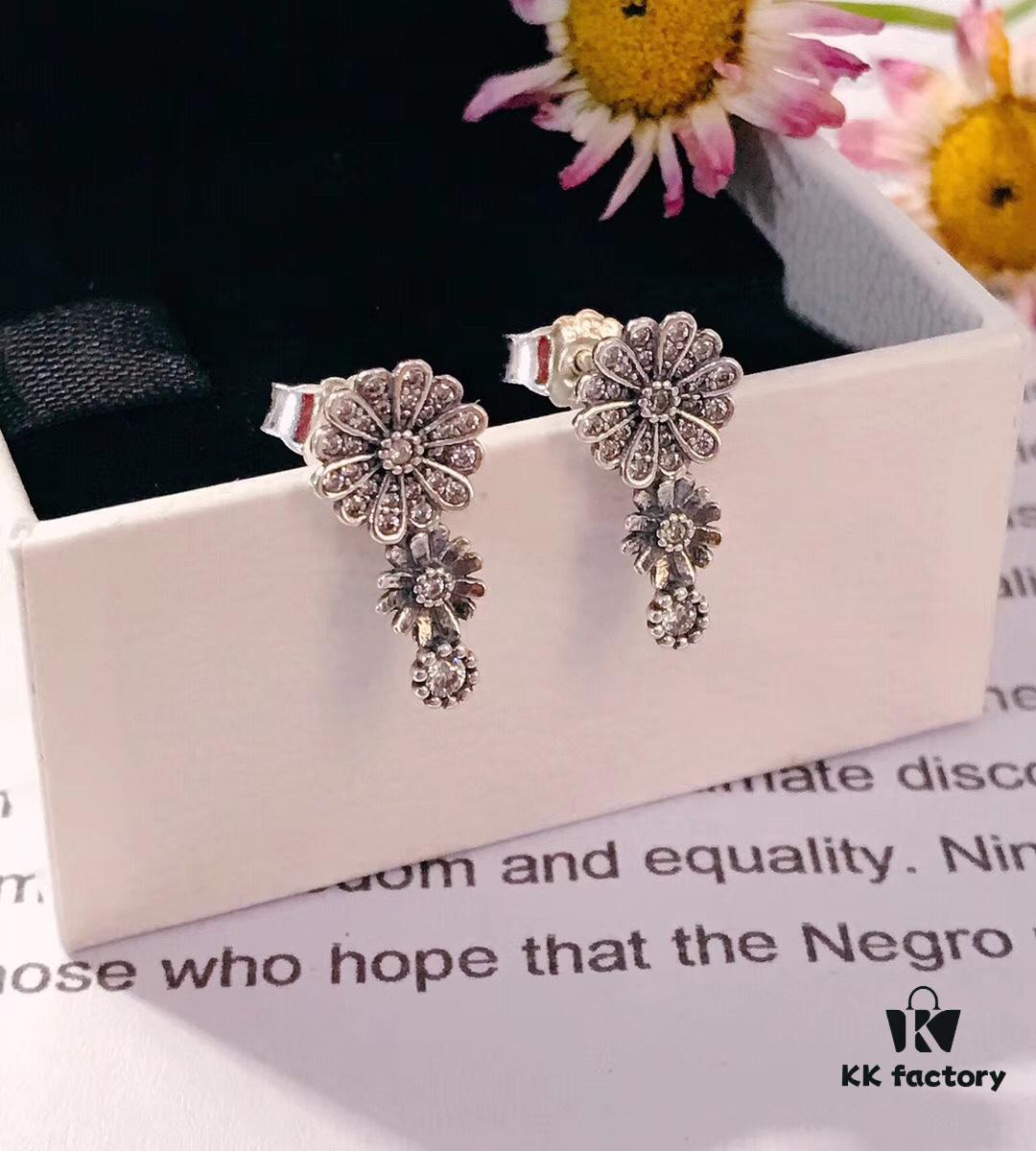 692fe33999f2d84055c8be1e Panjia Spring New Arrival Shiny Daisy Stud Earrings