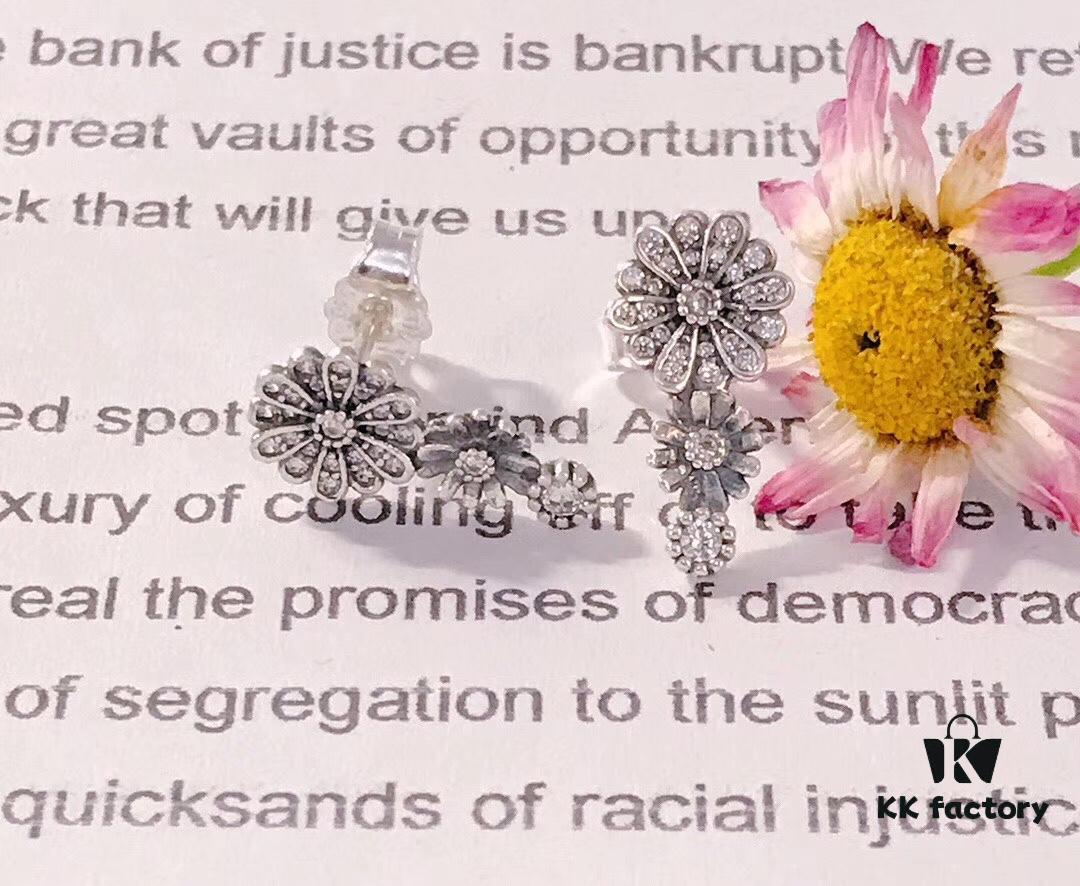 692fe33999f2d84055c8be1f Panjia Spring New Arrival Shiny Daisy Stud Earrings