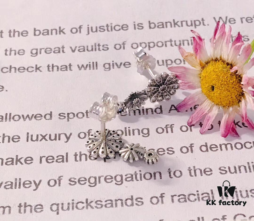 692fe33999f2d84055c8be21 Panjia Spring New Arrival Shiny Daisy Stud Earrings