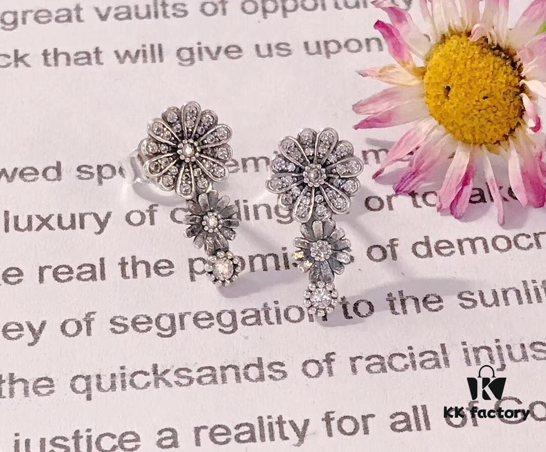 692fe33b99f2d84055c8be24 Panjia Spring New Arrival Shiny Daisy Stud Earrings