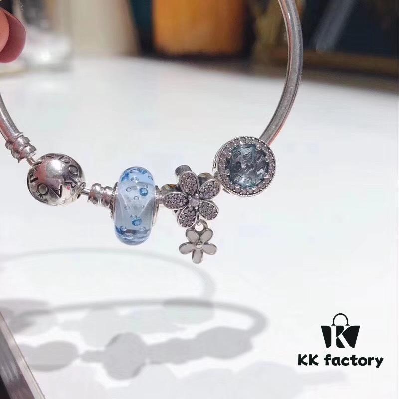 692fe36699f2d84055c8be71 Pandora Ice Blue Bubble Sparkling Diamond Daisy New Arrival! Made with counter materials, perfectly crafted 1:1, quality comparable to official store products! Featuring bubble ice blue glass, ice blue cat's eye, sparkling diamond daisy, S925 silver with original packaging!