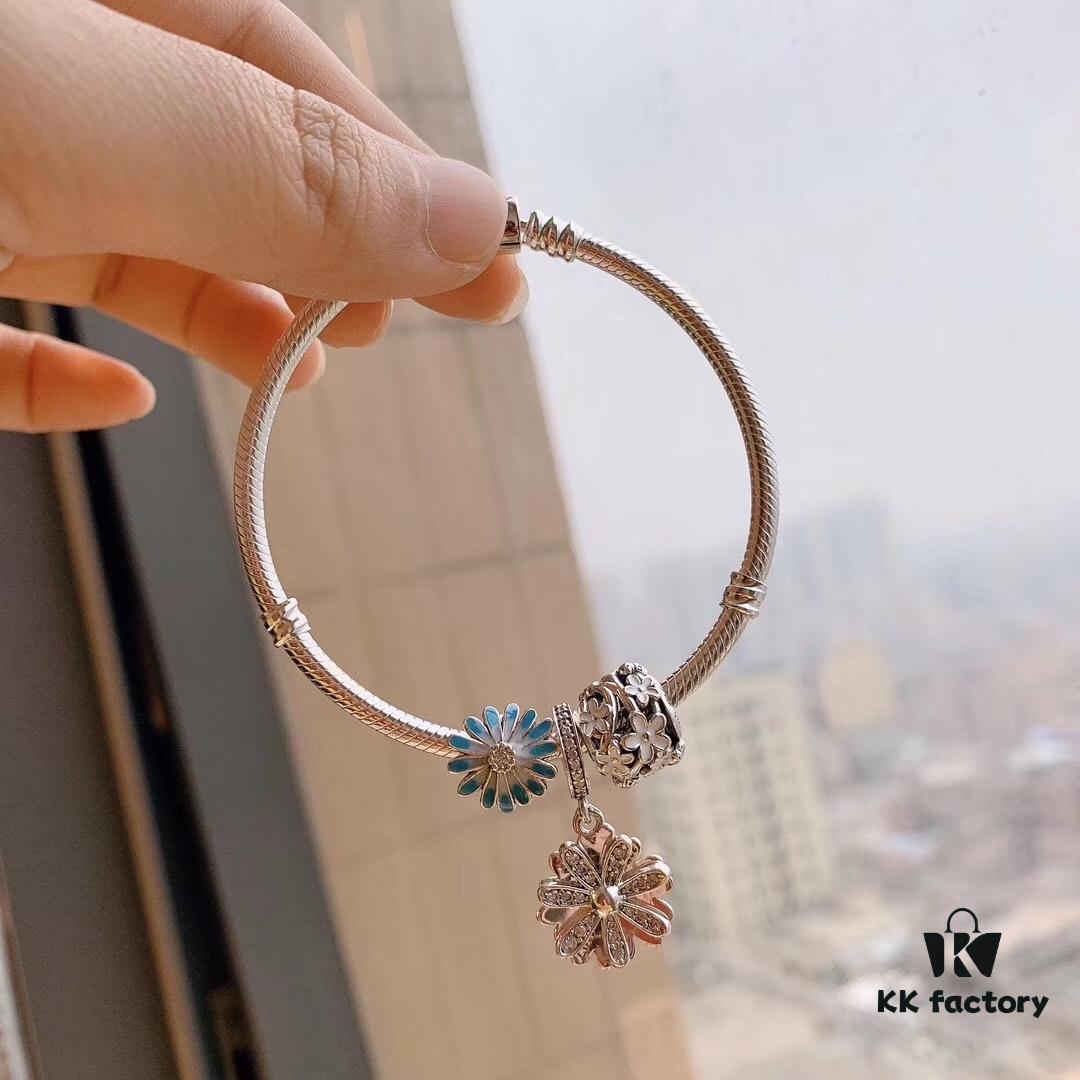 692fe37599f2d84055c8be89 Exclusive Launch 2020 Pandora Newest Garden Collection 'Fresh Daisy' Bracelet Set