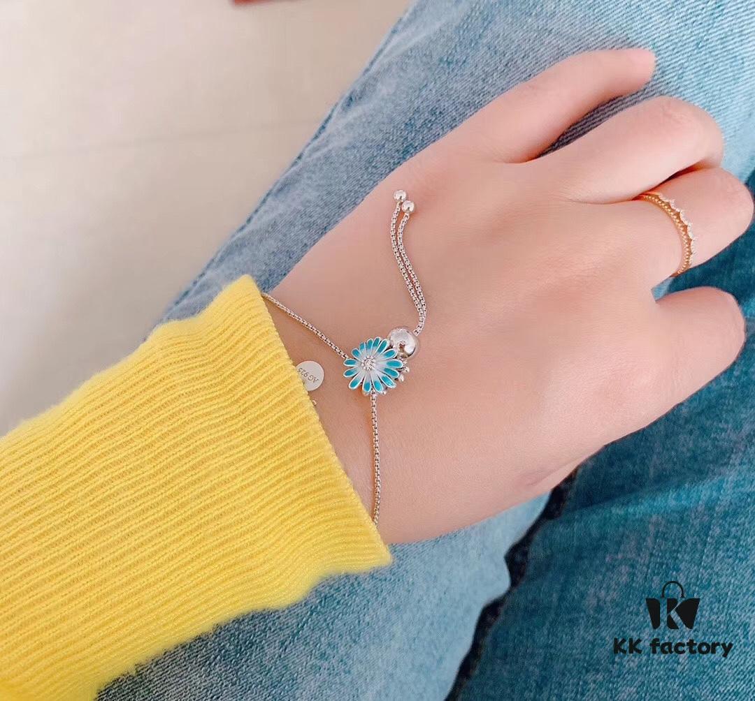 692fe37a99f2d84055c8be90 2020 Pandora Latest Garden Collection 'Blue Daisy' Bracelet Set 💫 Pandora 'Fresh Style' Adjustable Bracelet ✨ Floral World 🌼 Blooming Radiantly in the Sunlight 🎉 Symbolizing Freedom with Daisies 🌼 Embracing the Vitality of Spring 🌟 Beautiful Blooms 🌼