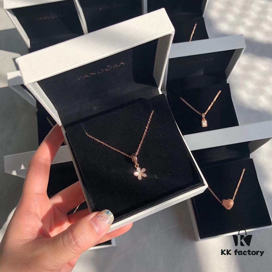 692fe3c399f2d84055c8bf1c Pandora Rose Gold Flower Necklace