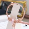 Pandora Rose Crown Crown 👑 New Arrival! Made with boutique materials, perfectly crafted one-to-one, quality comparable to boutique standard. Features rose pink faceted crystal, rose open-heart design 💗, rose floral heart charm 💗, same-color sparkling stone clasp, and rose crown pendant. Comes with official boutique packaging! 🍃🌺