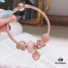Pandora Rose Crown Crown 👑 New Arrival! Made with boutique materials, perfectly crafted one-to-one, quality comparable to boutique standard. Features rose pink faceted crystal, rose open-heart design 💗, rose floral heart charm 💗, same-color sparkling stone clasp, and rose crown pendant. Comes with official boutique packaging! 🍃🌺