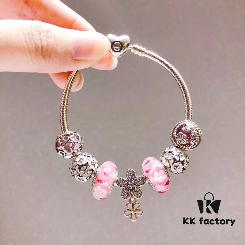 692fe43f99f2d84055c8c019 Pandora Pink Peach Blossom, Drifting Affection 🌺 New Arrival! Perfectly Crafted with Authentic Materials, One-to-One Replica, Quality Comparable to Retail Store Version! Featuring Peach Blossom Glass Bead, Cherry Blossom Cat's Eye Pearl, Pink Entwined Love Charm, White Daisy Bead, and Fully Diamond-Paved Daisy Flower Pendant. Made in S925 Silver with Official Retail Packaging!