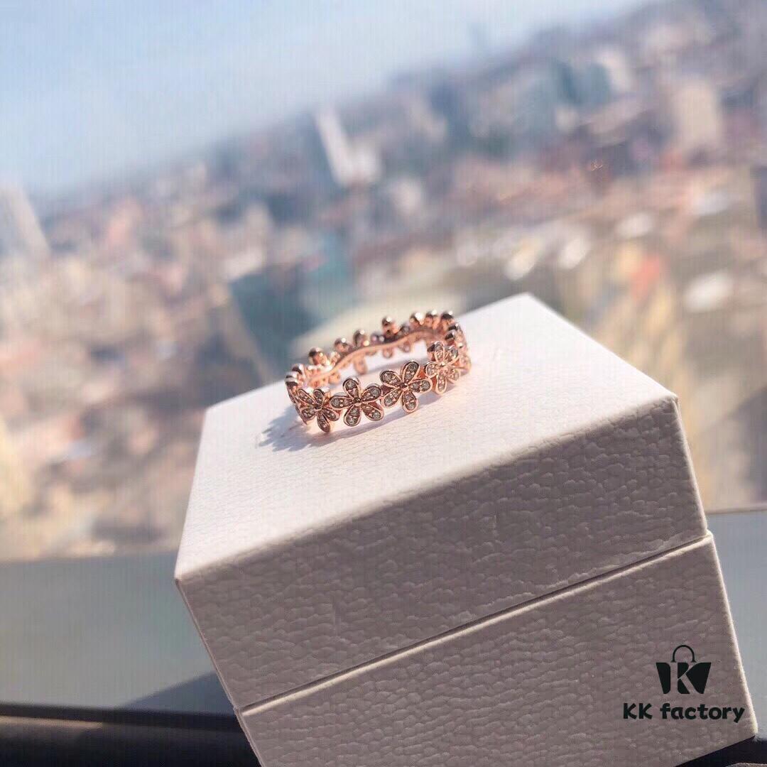 Dazzling Daisy Rose Gold Ring