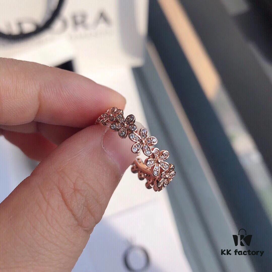 Dazzling Daisy Rose Gold Ring