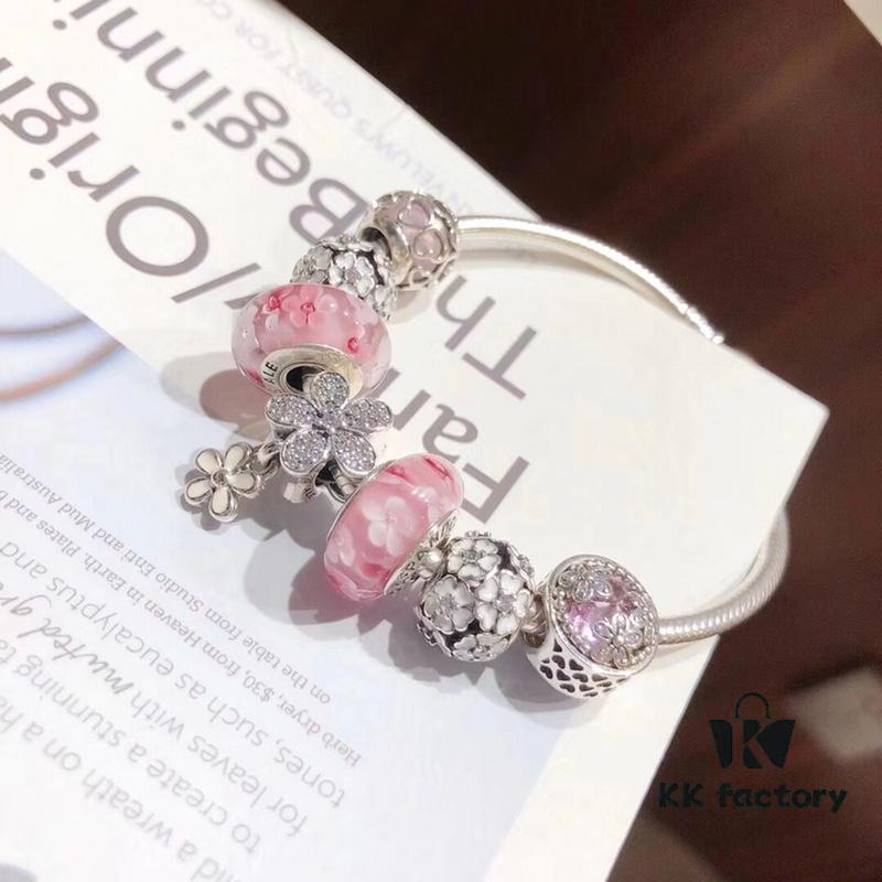 692fe45899f2d84055c8c047 Pandora Pink Peach Blossom, Drifting Affection 🌺 New Arrival! Perfectly Crafted with Authentic Materials, One-to-One Replica, Quality Comparable to Retail Store Version! Featuring Peach Blossom Glass Bead, Cherry Blossom Cat's Eye Pearl, Pink Entwined Love Charm, White Daisy Bead, and Fully Diamond-Paved Daisy Flower Pendant. Made in S925 Silver with Official Retail Packaging!