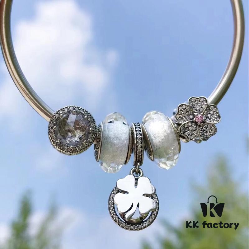 692fe46999f2d84055c8c06a Pandora Pandora White Clover New Arrival! Perfectly crafted with counter materials, one-to-one replication, quality comparable to official store products! Silver wire white faceted glass, sparkling white cat's eye beads, fully diamond-paved five-petal flower beads paired with a clover pendant. S925 silver comes with official packaging!