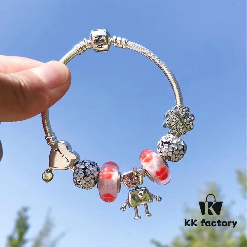 692fe47299f2d84055c8c081 Pandora Pink Kiss 👄 New Bella Mini Doll Charm! Orange-pink lip enamel with white daisy enamel bead, Valentine's heart charm 💗, four-leaf clover spacer, paired with robot Bella pendant. Made from authentic materials, 1:1 replica with S925 silver and official retail packaging!
