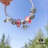 692fe47399f2d84055c8c083 Pandora Pink Kiss 👄 New Bella Mini Doll Charm! Orange-pink lip enamel with white daisy enamel bead, Valentine's heart charm 💗, four-leaf clover spacer, paired with robot Bella pendant. Made from authentic materials, 1:1 replica with S925 silver and official retail packaging!