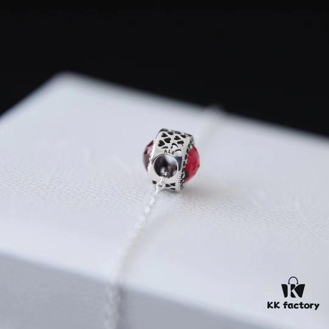 692fe47c99f2d84055c8c098 Each Pandora bead and necklace is engraved with precise markings, pay attention to the delicacy and position of the engravings