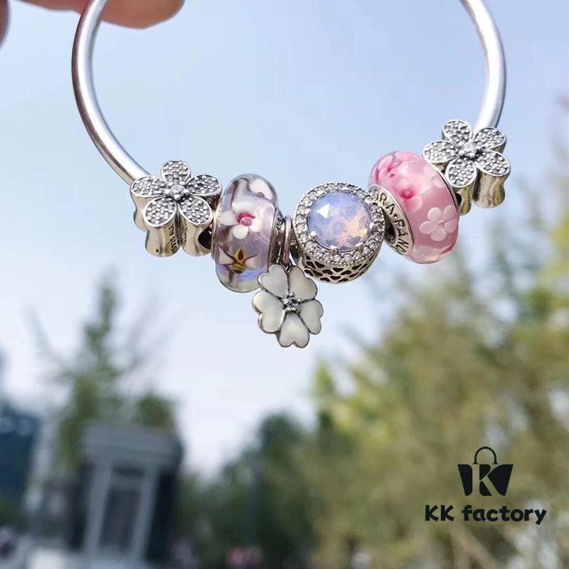 692fe48699f2d84055c8c0b7 Pandora Pink and Purple Two-Tone Flower Shiny Daisy New Arrival! Crafted with authentic boutique materials, perfectly replicated in 1:1 quality, comparable to official store standards!