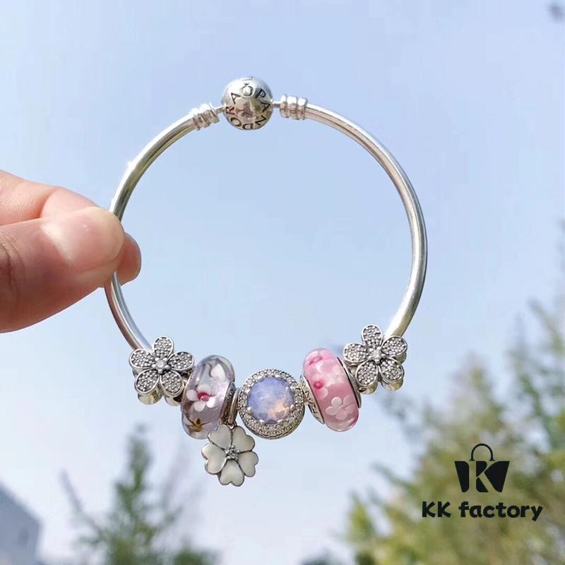 692fe48699f2d84055c8c0b8 Pandora Pink and Purple Two-Tone Flower Shiny Daisy New Arrival! Crafted with authentic boutique materials, perfectly replicated in 1:1 quality, comparable to official store standards!