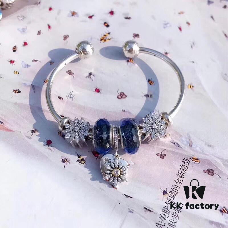 692fe49399f2d84055c8c0d2 Pandora Icy Blue Snowflake ❄️ New Arrival! Premium Replica with Authentic Materials – Sparkling Faceted Glass, Rhinestone Snowflakes, Heart-shaped Snowflake Charm, Classic Open Bangle Design in S925 Silver with Official Packaging