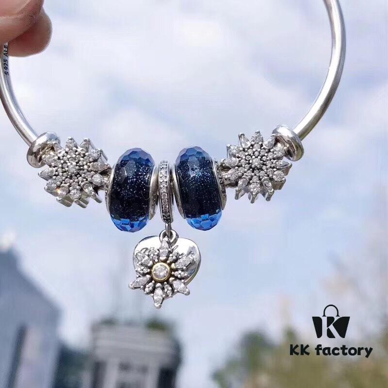 692fe49599f2d84055c8c0d5 Pandora Icy Blue Snowflake ❄️ New Arrival! Premium Replica with Authentic Materials – Sparkling Faceted Glass, Rhinestone Snowflakes, Heart-shaped Snowflake Charm, Classic Open Bangle Design in S925 Silver with Official Packaging