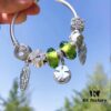 692fe49899f2d84055c8c0da Pandora Pandora Olive Green Clover New Arrival! Made with counter material, one-to-one perfect craftsmanship, quality comparable to counter! Olive green faceted glass, fully diamond-paved five-petal flower bead, purple bow heart, feather wing pendant, sparkling diamond white cat's eye, clear snowflake bead, paired with sparkling diamond clover pendant. S925 silver comes with official counter packaging!