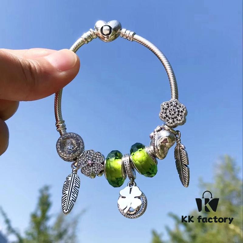 692fe4a599f2d84055c8c0f4 Pandora Pandora Olive Green Clover New Arrival! Made with counter material, one-to-one perfect craftsmanship, quality comparable to counter! Olive green faceted glass, fully diamond-paved five-petal flower bead, purple bow heart, feather wing pendant, sparkling diamond white cat's eye, clear snowflake bead, paired with sparkling diamond clover pendant. S925 silver comes with official counter packaging!