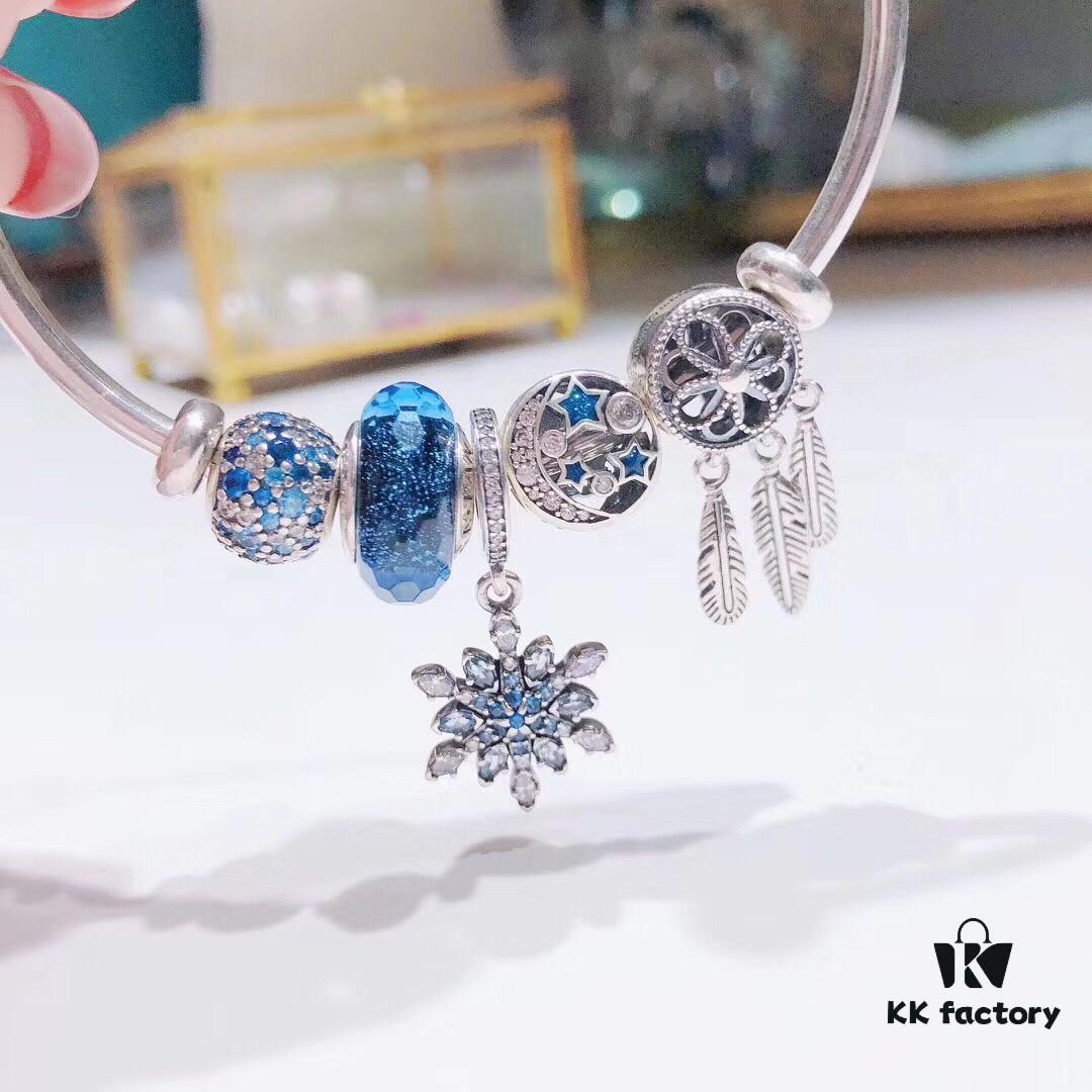 692fe4ce99f2d84055c8c155 Pandora Pandora Shimmering Blue Snowflake ❄️ New Arrival! Perfectly crafted with counter materials, one-to-one replication, quality comparable to official store products! Featuring faceted shimmering blue glass, sparkling diamond-cut beads, openwork star and moon design, symbolic dream-catcher pendant, blue snowflake ❄️ charm. Comes with original counter packaging!