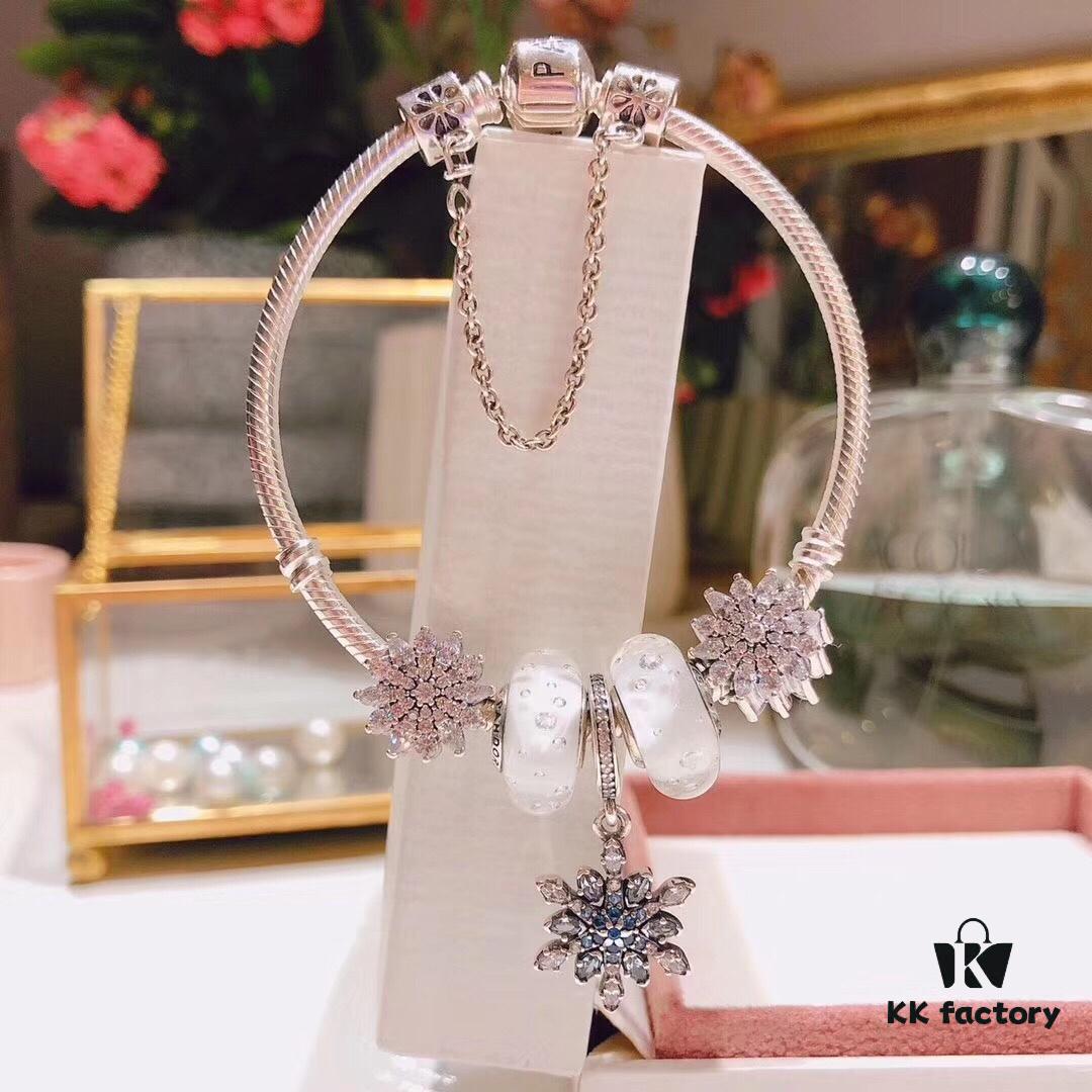 692fe4f299f2d84055c8c19d Pandora Elegant Bubble White and Blue Snowflake ❄️ New Arrival! High-Quality Replica with Cabinet-Grade Materials, Perfect Craftsmanship Comparable to Authentic Counter Version! Featuring Elegant White Bubble Glass, Crystal-Clear Snowflakes ❄️, Blue Snowflake Pendant. Made with S925 Silver and Comes with Original-Like Packaging! 🍃🌺