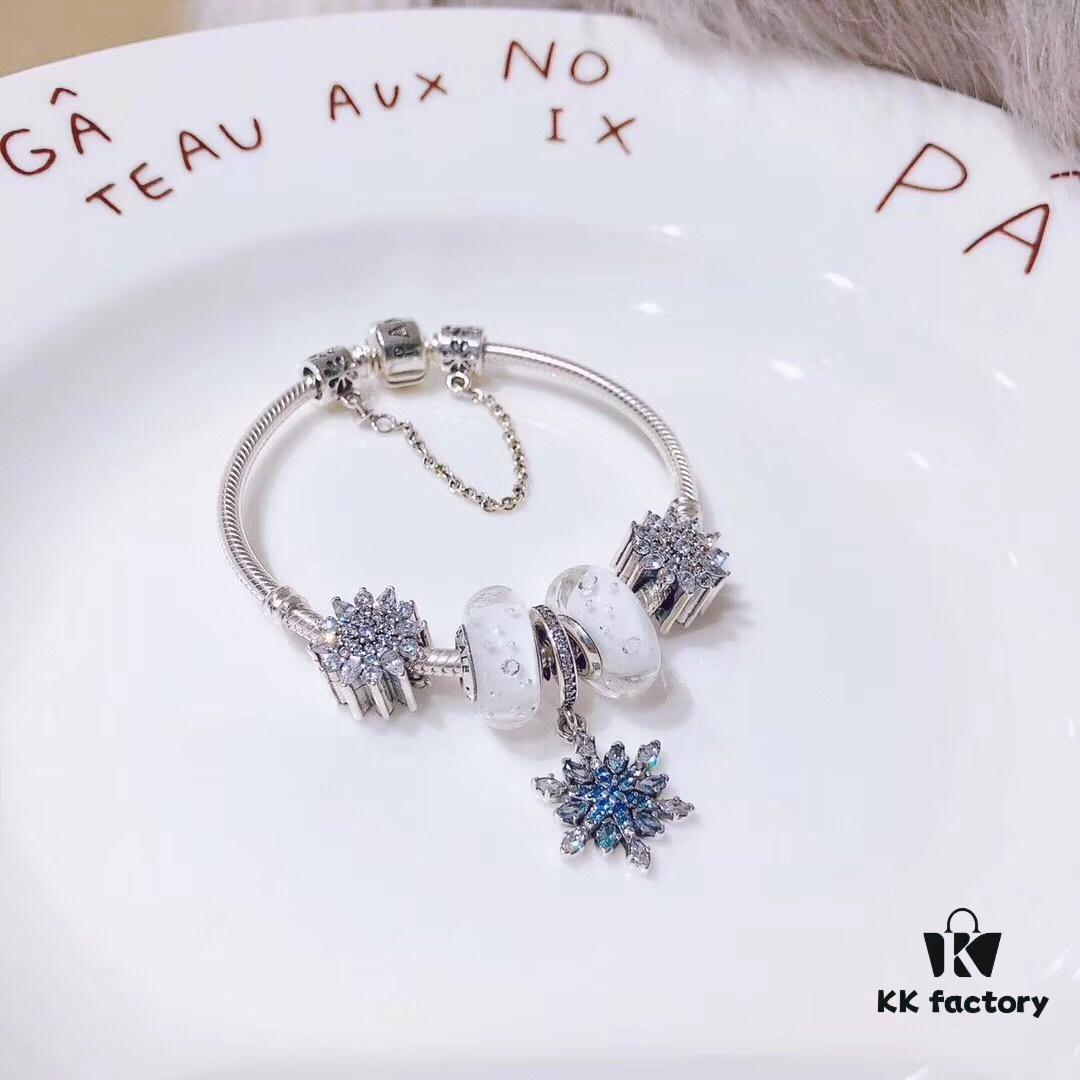 692fe4f399f2d84055c8c19f Pandora Elegant Bubble White and Blue Snowflake ❄️ New Arrival! High-Quality Replica with Cabinet-Grade Materials, Perfect Craftsmanship Comparable to Authentic Counter Version! Featuring Elegant White Bubble Glass, Crystal-Clear Snowflakes ❄️, Blue Snowflake Pendant. Made with S925 Silver and Comes with Original-Like Packaging! 🍃🌺