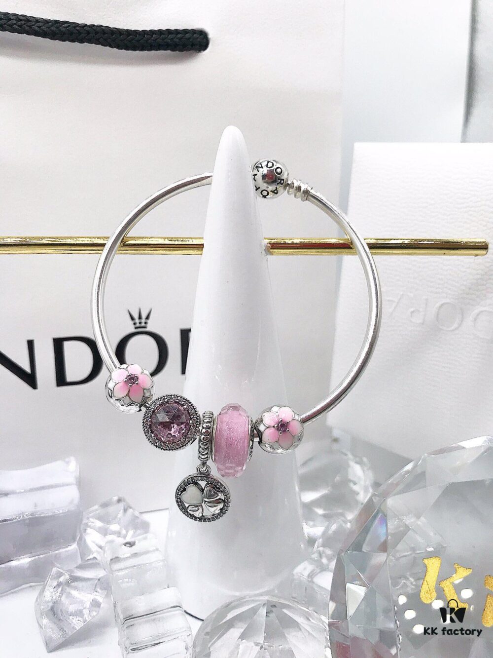 692fe5b499f2d84055c8c2f2 PANDORA Pandora Customer Order Shipping Real Shot