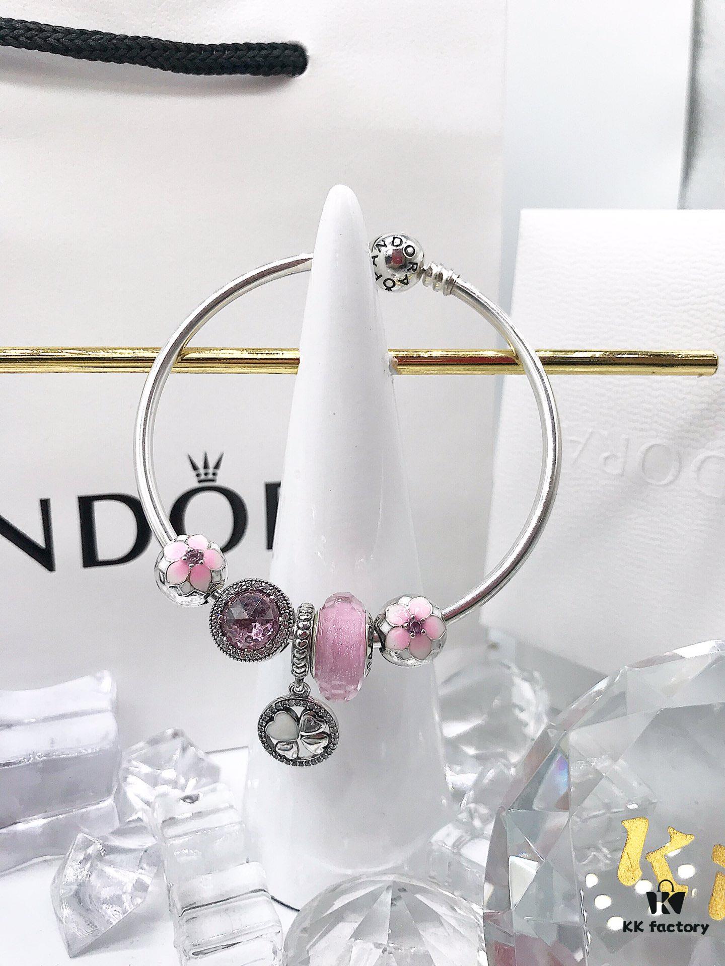 692fe5b499f2d84055c8c2f2 PANDORA Pandora Customer Order Shipping Real Shot