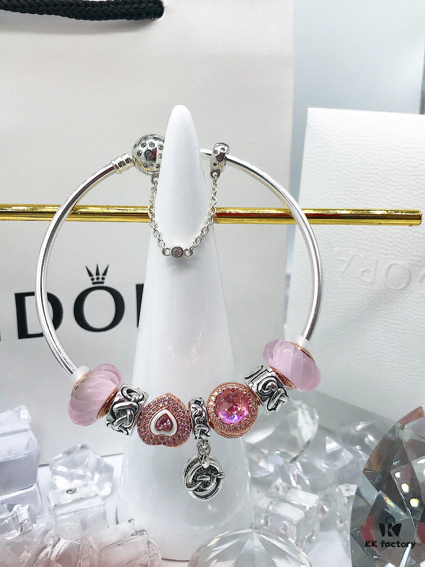 692fe5b699f2d84055c8c2f5 PANDORA Pandora Customer Order Shipping Real Shot