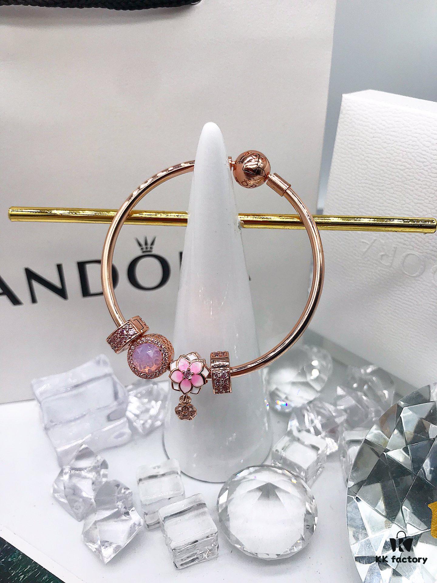 692fe5b899f2d84055c8c2f7 PANDORA Pandora Customer Order Shipping Real Shot