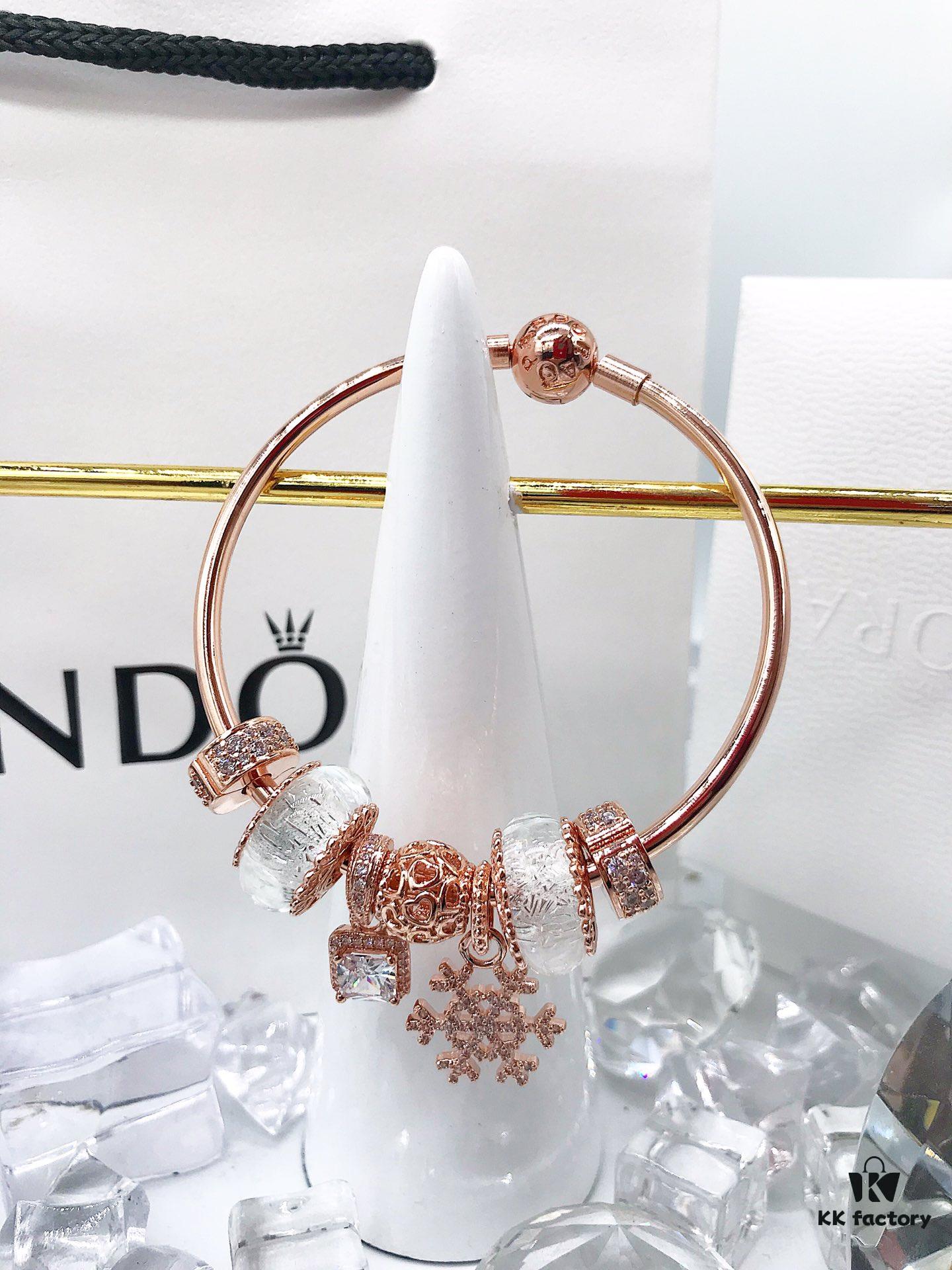 692fe5b999f2d84055c8c2fa PANDORA Pandora Customer Order Shipping Real Shot