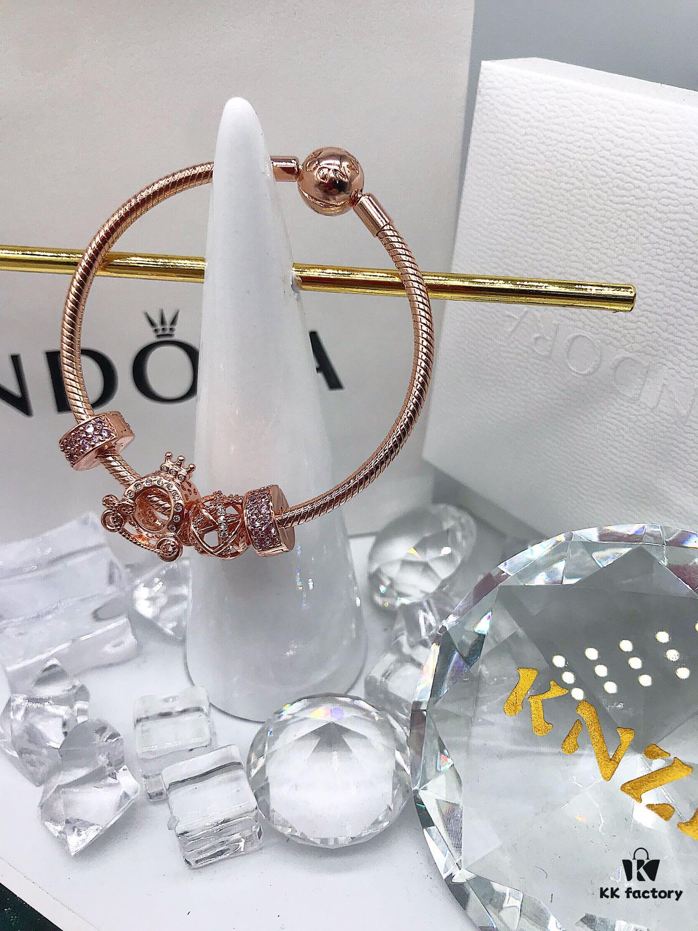 692fe5bc99f2d84055c8c2fd PANDORA Pandora Customer Order Shipping Real Shot
