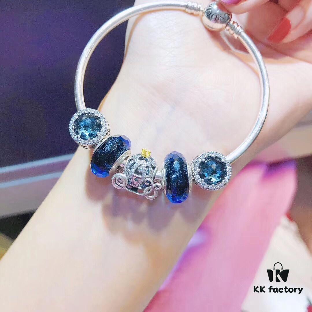 692fe5c999f2d84055c8c314 Pandora Pandora Sparkling Blue Pumpkin Carriage New Arrival! Made with counter materials, perfectly crafted one-to-one, quality comparable to official counter! Sparkling blue faceted glass, sparkling diamond black cat's eye, 🎃 pumpkin carriage. Comes with original counter packaging! 🍃🌺