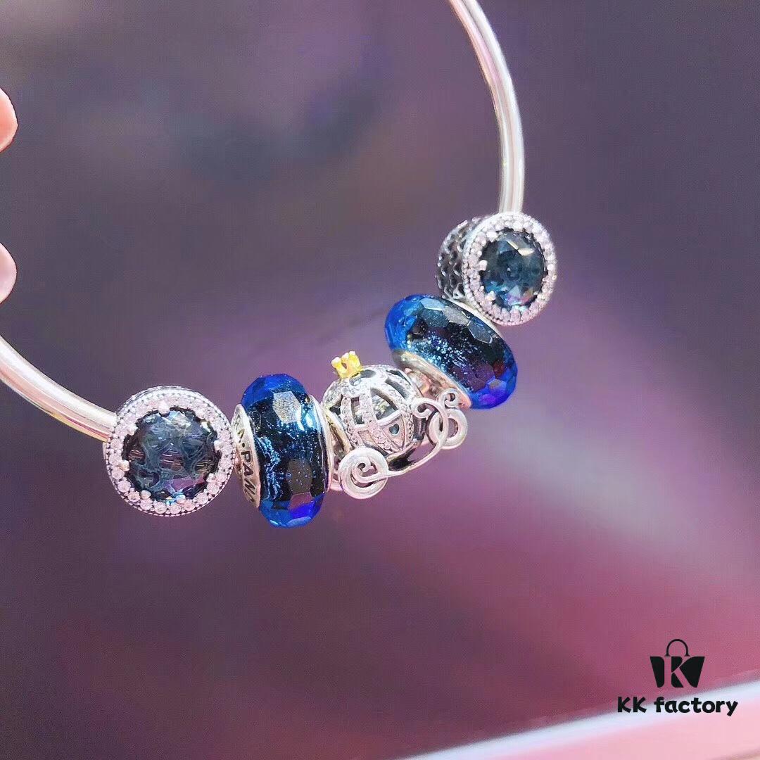 692fe5c999f2d84055c8c315 Pandora Pandora Sparkling Blue Pumpkin Carriage New Arrival! Made with counter materials, perfectly crafted one-to-one, quality comparable to official counter! Sparkling blue faceted glass, sparkling diamond black cat's eye, 🎃 pumpkin carriage. Comes with original counter packaging! 🍃🌺