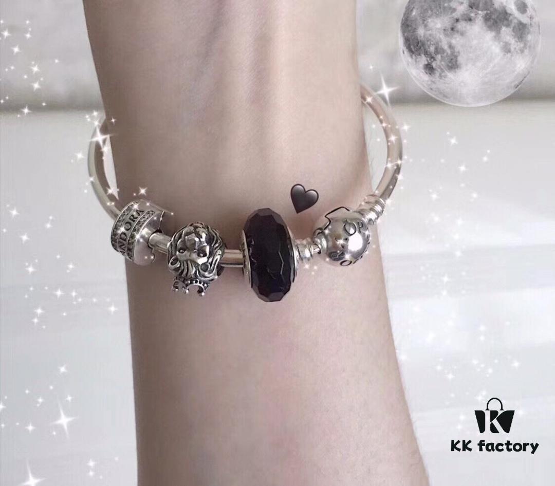 692fe5f699f2d84055c8c360 Pandora Pandora Black Series
