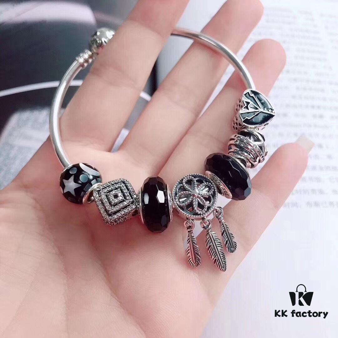 692fe5f899f2d84055c8c364 Pandora Pandora Black Series