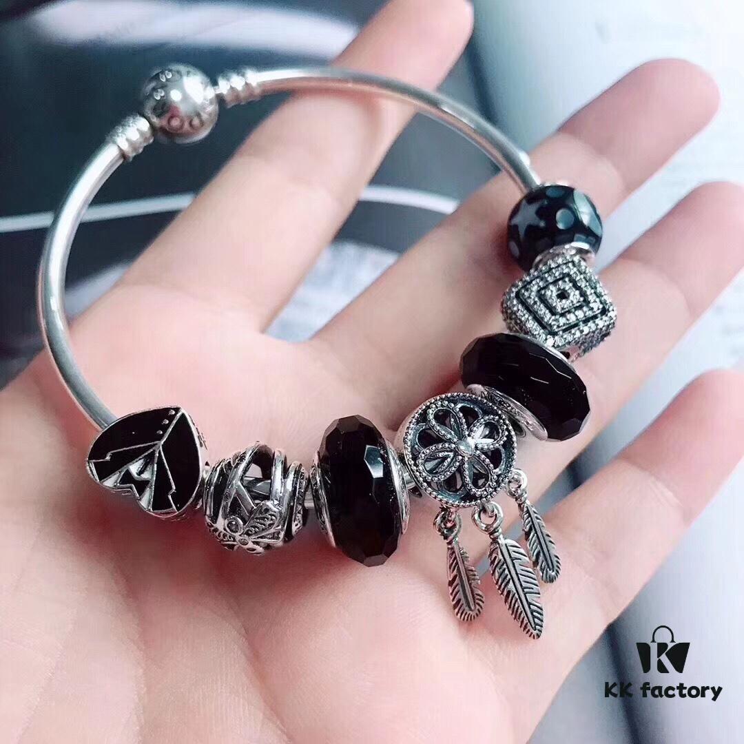 692fe5f999f2d84055c8c365 Pandora Pandora Black Series