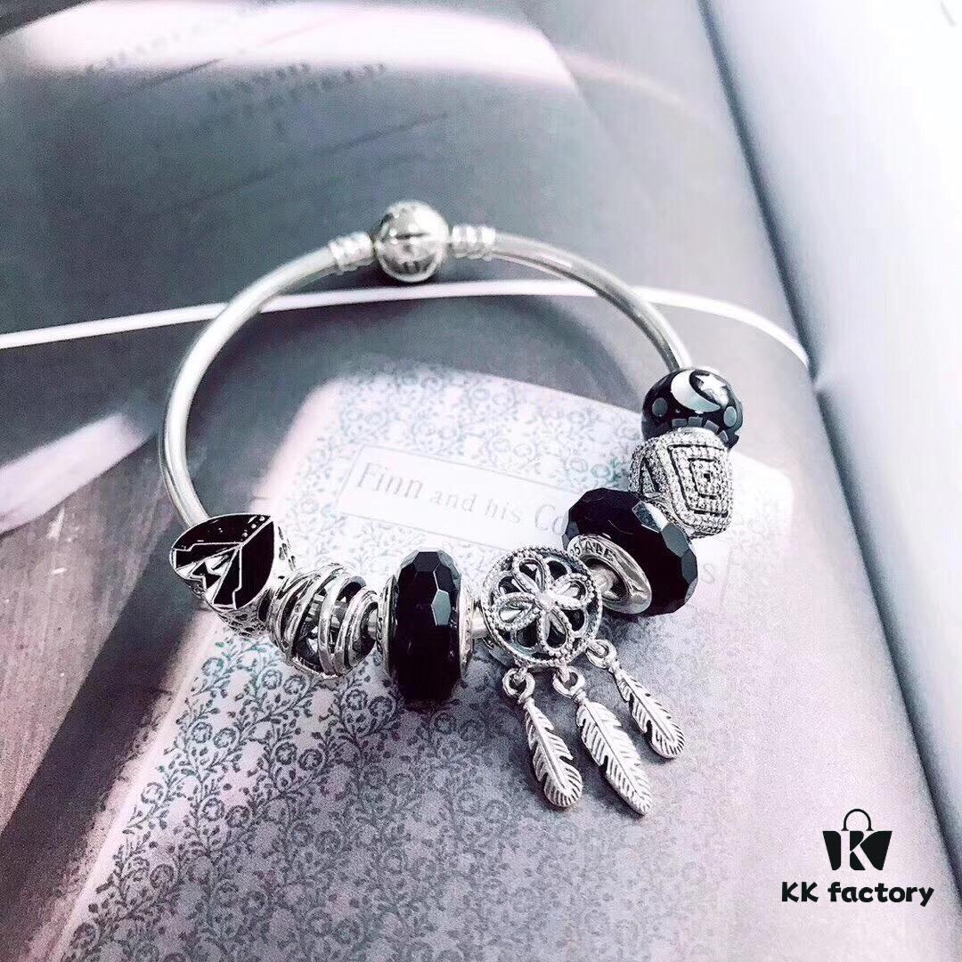 692fe5fc99f2d84055c8c368 Pandora Pandora Black Series
