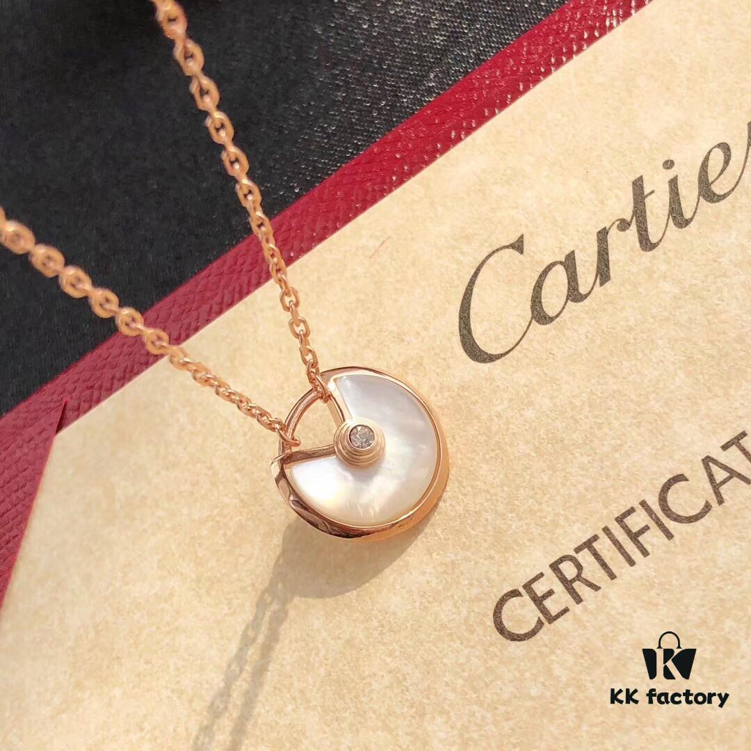 692fe63c99f2d84055c8c3e3 Authentic Mold, 1:1 Replica Cartier Amulet, Vacuum Plated 18K Real Gold, Triple Micro-Plating Resistant to Fading, Hypoallergenic! Chain Length 45cm, Featuring Natural Red Carnelian, White Mother-of-Pearl, and Swarovski Crystals! This Summer's Most Elegant and Affordable Accessory!