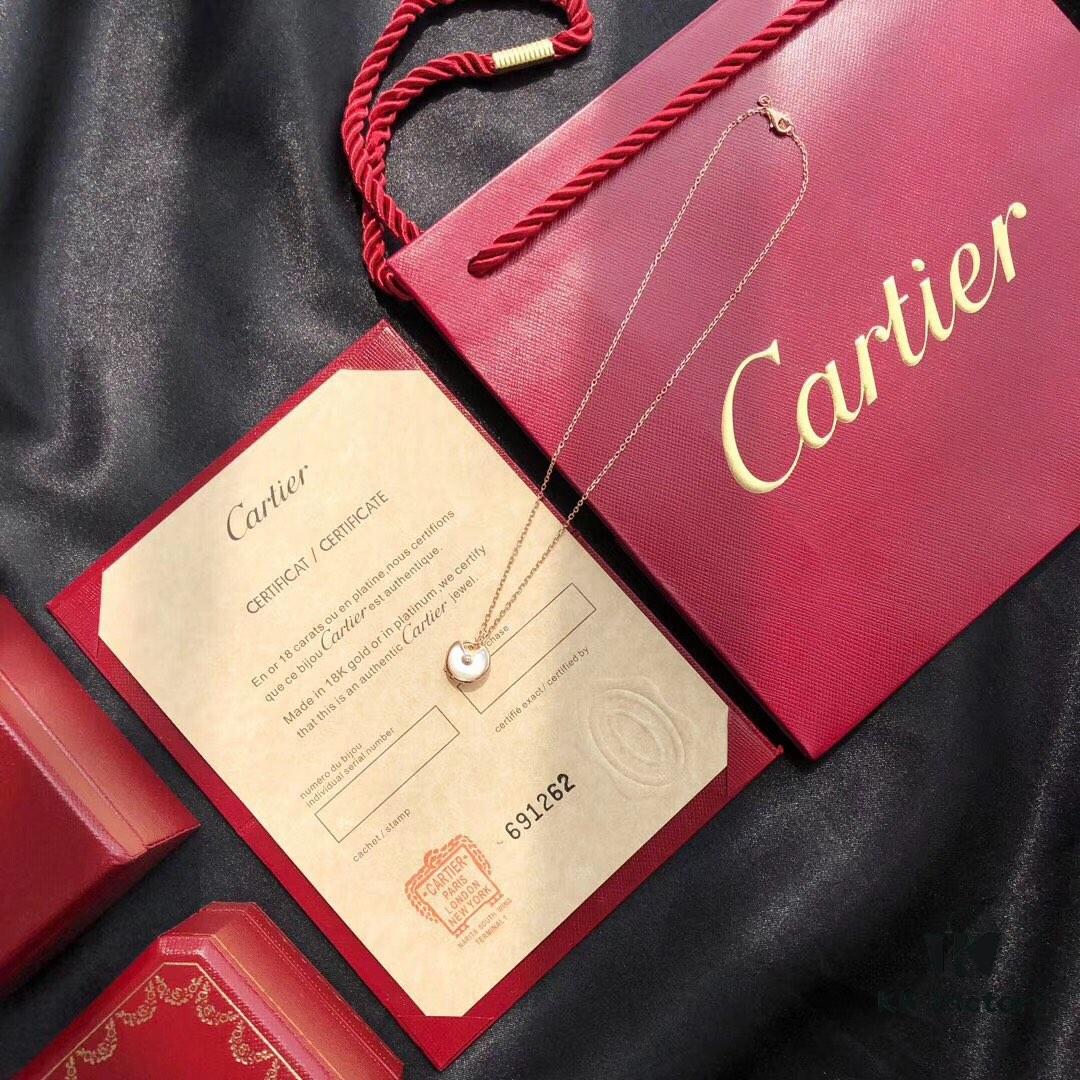 692fe63c99f2d84055c8c3e5 Authentic Mold, 1:1 Replica Cartier Amulet, Vacuum Plated 18K Real Gold, Triple Micro-Plating Resistant to Fading, Hypoallergenic! Chain Length 45cm, Featuring Natural Red Carnelian, White Mother-of-Pearl, and Swarovski Crystals! This Summer's Most Elegant and Affordable Accessory!
