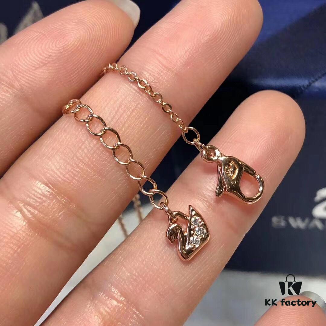 692fe66599f2d84055c8c433 Swarovski 2018 Lovely Romantic Heart Necklace for Women, Gift for Girlfriend, Elegant and Fresh Design with Knot-Shaped Heart Symbolizing a Unique Bond, Sparkling Golden-Tone Plating with Transparent Pavé Crystals, Perfect for Daily Wear and an Ideal Gift of Love