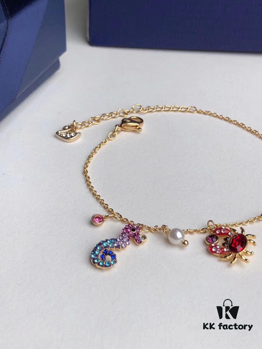 692fe68899f2d84055c8c47a Swarovski OCEAN Marine Life Bicolor Colorful Bracelet for Women, Golden Chain with Gradient Seahorse, Crab Charm and Starfish Detail, Adjustable Fit, Perfect Gift for Her