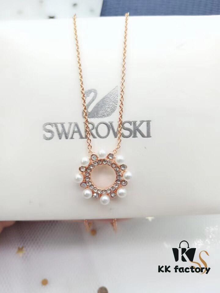 692fe6e999f2d84055c8c519 Swarovski MAJOR Elegant Lustrous Pearl Necklace with Shiny Round Crystal Design, Delicate Mother-of-Pearl Accents, Imported Gold-Plated Material, Authentic Logo Engraving