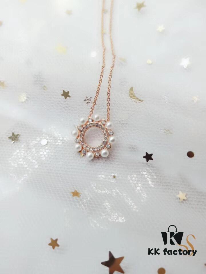 692fe6e999f2d84055c8c51c Swarovski MAJOR Elegant Lustrous Pearl Necklace with Shiny Round Crystal Design, Delicate Mother-of-Pearl Accents, Imported Gold-Plated Material, Authentic Logo Engraving