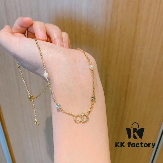 692fe74e99f2d84055c8c5f3 Swarovski Crystal Pearl Necklace/Bracelet