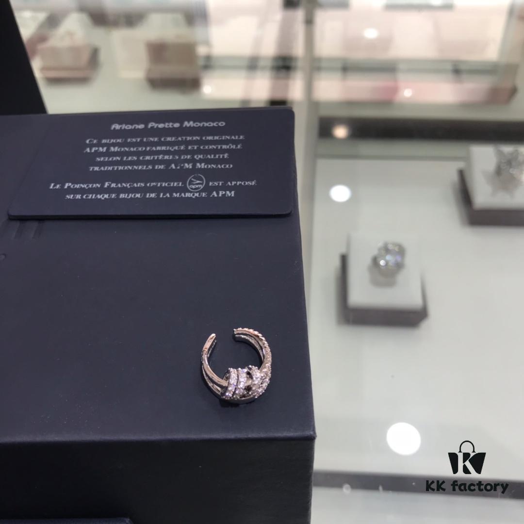 692fe75799f2d84055c8c606 Valentine's Day Recommended Style 🌹 APM Monaco Elegant Small Hoop Clip-On Earrings, Compact and Stylish, Simple and Graceful, Versatile and Chic – A Perfect Choice for Those Without Pierced Ears