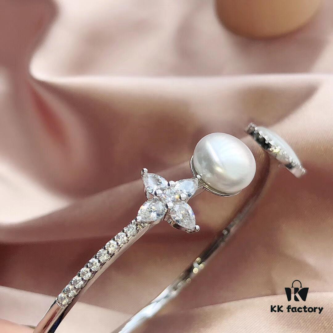 692fe7df99f2d84055c8c6be APM Monaco Sterling Silver Crystal Diamond Mother-of-Pearl Pearl Open Bangle Simple and Elegant Fashion Piece