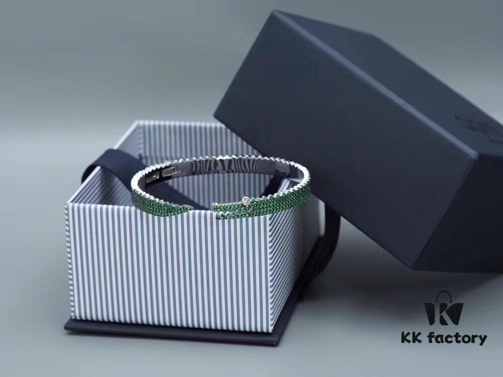 692fe7e299f2d84055c8c6c2 APM Monaco JANVIER Collection Silver Plated Mint Green Crystal Crocodile Cute Open Bangle Bracelet for Women