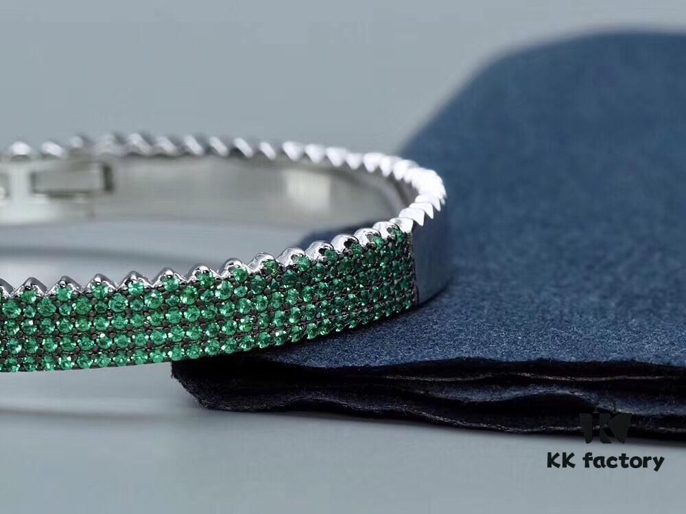 692fe7e399f2d84055c8c6c4 APM Monaco JANVIER Collection Silver Plated Mint Green Crystal Crocodile Cute Open Bangle Bracelet for Women